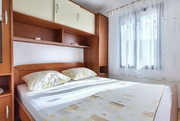 Apart Daire (Branka - 30 m from beach - A1 zeleni()