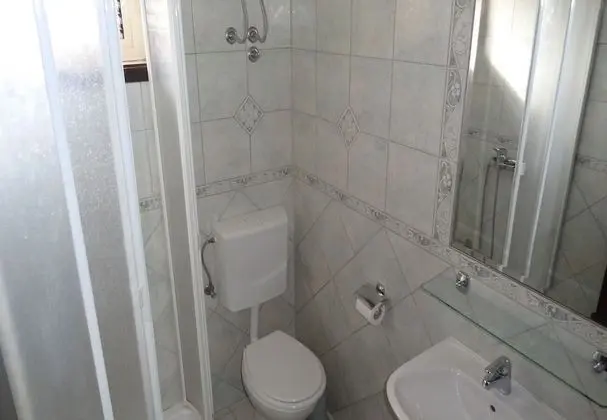 Apart Daire (Branka - 30 m from beach - A1 zeleni()