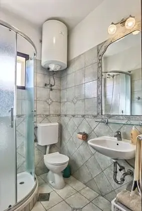 Apart Daire (Branka - 30 m from beach - A1 zeleni()