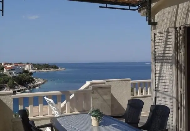 Apart Daire (Branka - 30 m from beach - A1 zeleni()