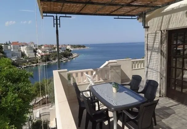 Apart Daire (Branka - 30 m from beach - A1 zeleni()