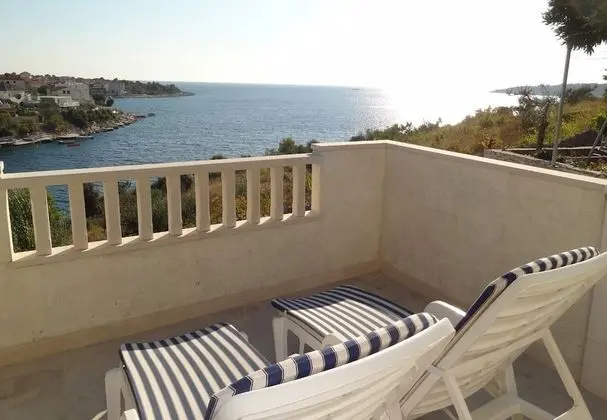 Apart Daire (Branka - 30 m from beach - A1 zeleni()