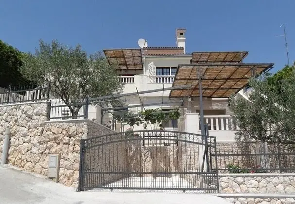 Apart Daire (Branka - 30 m from beach - A1 zeleni()