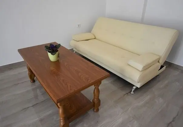 Ev (Branka - 80 m from beach - H(5+1))