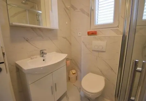 Ev (Branka - 80 m from beach - H(5+1))