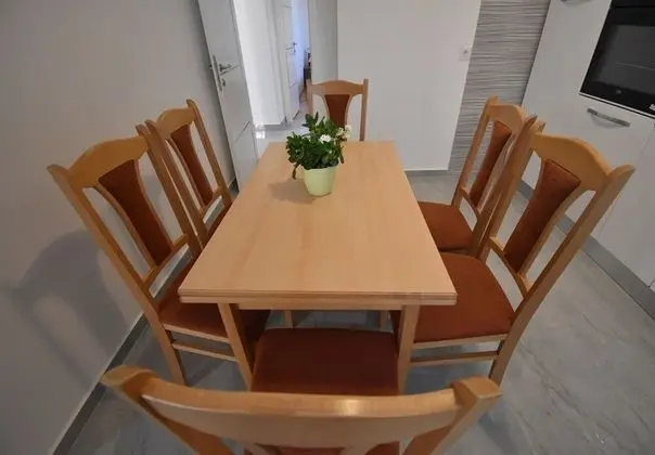 Ev (Branka - 80 m from beach - H(5+1))