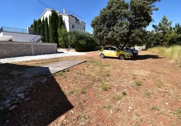 Ev (Branka - 80 m from beach - H(5+1))