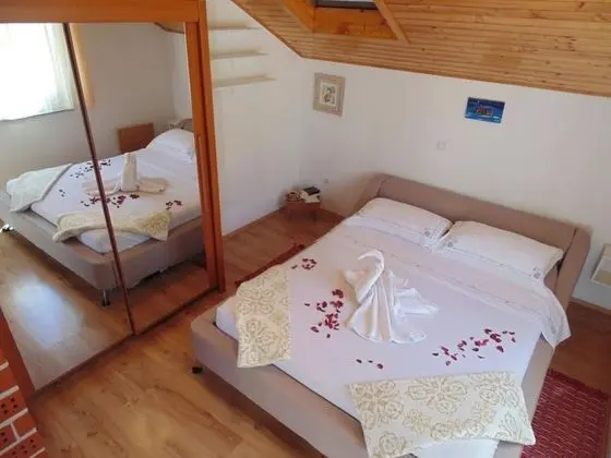 Apart Daire (Branko - with terrace - A2(2+2) - Iva)