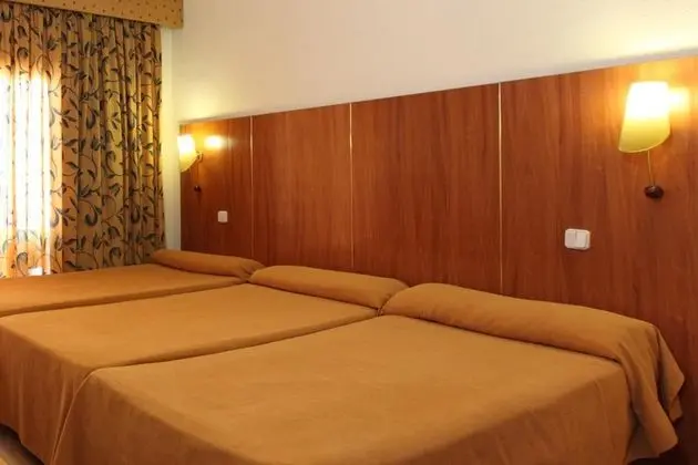 1 Çift Kişilik Veya 2 Tek Kişilik Yatak Capacity 3