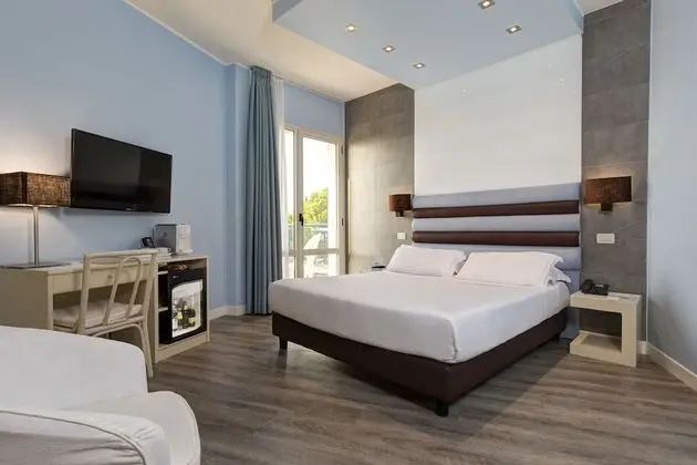 Deluxe Tek Büyük Yataklı Oda, Kısmi Deniz Manzaralı