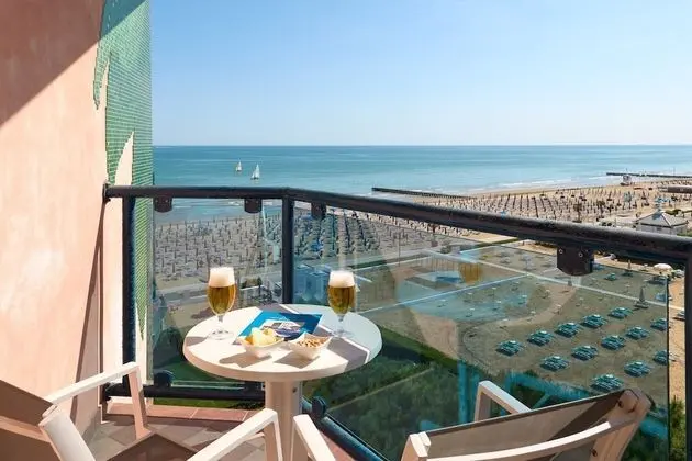 Deluxe Tek Büyük Yataklı Oda, Kısmi Deniz Manzaralı