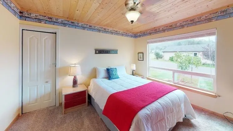 Ev, Birden Çok Yatak (Brass Bell Cottage)