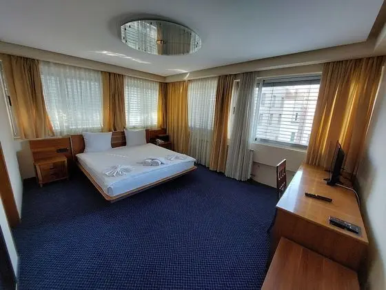 Deluxe Tek Büyük Yataklı Oda