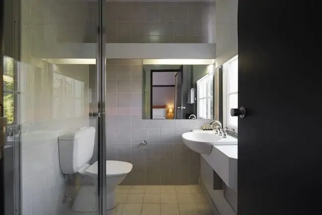 Standard Oda (2nd floor, stair access only)