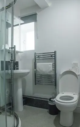 Tek Büyük veya İki Ayrı Yataklı Oda, Göl Manzaralı