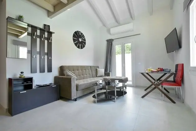 Villa, 1 Büyük (Queen) Boy Yatak ve Çekyat
