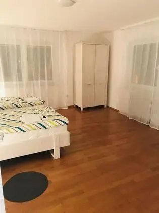 Basic Üç Kişilik Oda, Ortak Banyo