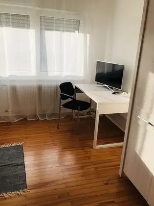 Basic Üç Kişilik Oda, Ortak Banyo