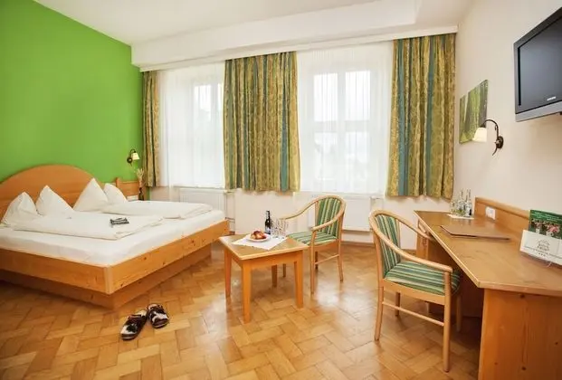 Büyük Yataklı Tek Kişilik Oda