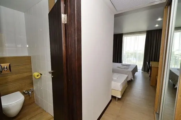 Junior Süit, Balkon, Kısmi Deniz Manzaralı (Triple)