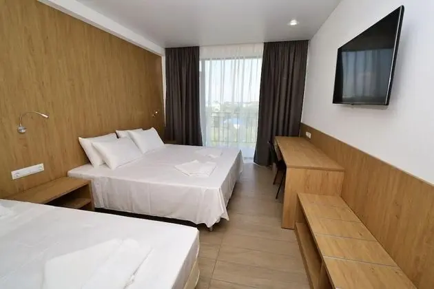 Junior Süit, Balkon, Kısmi Deniz Manzaralı (Triple)