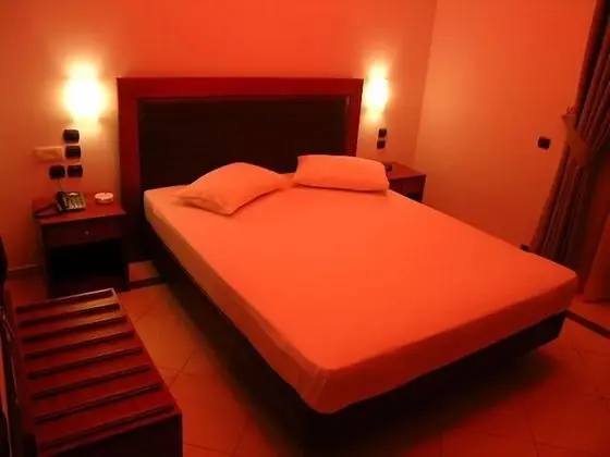 Classic Tek Büyük Yataklı Oda, 1 Büyük (Queen) Boy Yatak