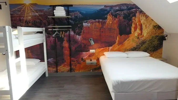 Dört Kişilik Oda, Birden Çok Yatak