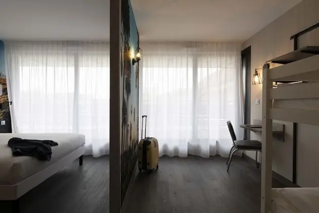 Dört Kişilik Oda, Birden Çok Yatak