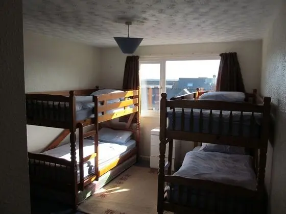 Dört Kişilik Oda, Ortak Banyo (2 sets of bunk beds)