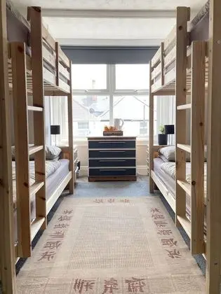 Dört Kişilik Oda, Ortak Banyo (2 sets of bunk beds)