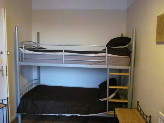 Dört Kişilik Oda, Ortak Banyo (2 sets of bunk beds)