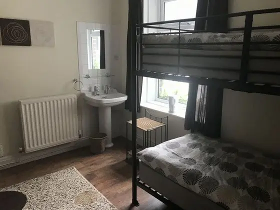 Dört Kişilik Oda, Ortak Banyo (2 sets of bunk beds)