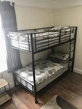 Dört Kişilik Oda, Ortak Banyo (2 sets of bunk beds)