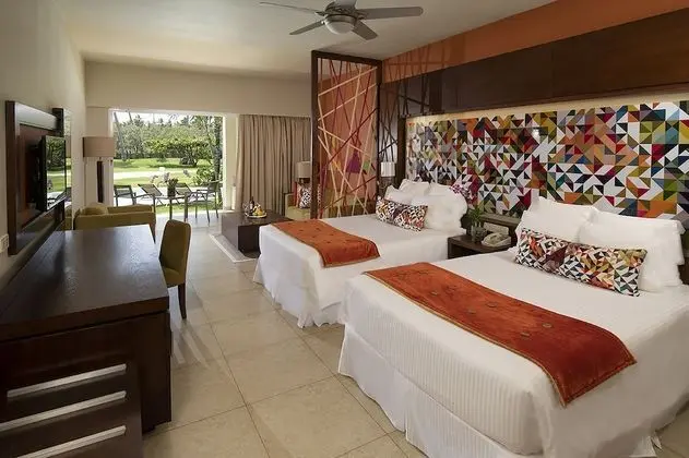 Xhale Club Junior Suite Pool View Double