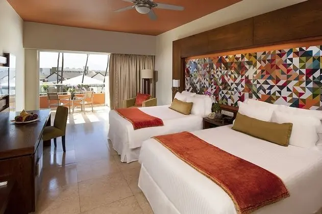 Xhale Club Junior Suite Pool View Double