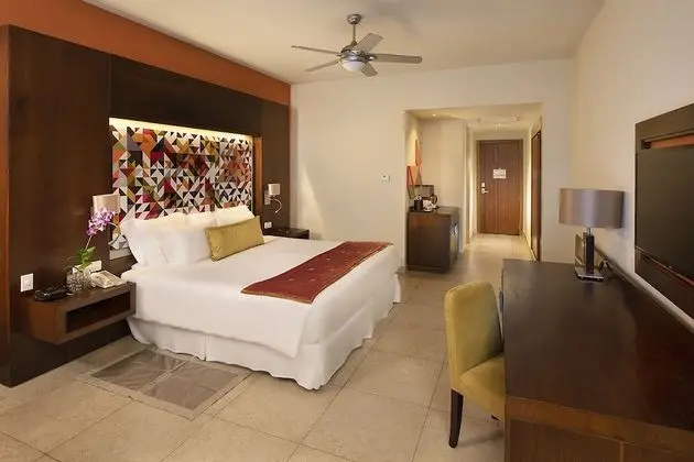 Xhale Club Junior Suite Pool View King