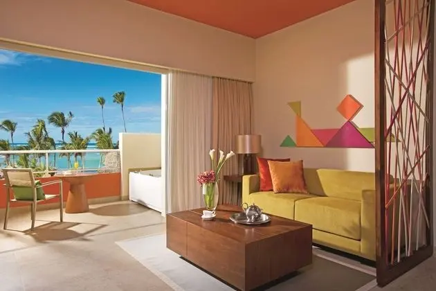 Xhale Club Junior Suite Pool View King