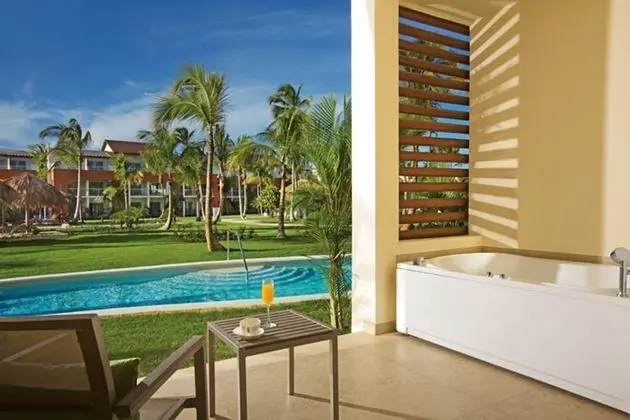 Xhale Club Junior Suite Swim Up King