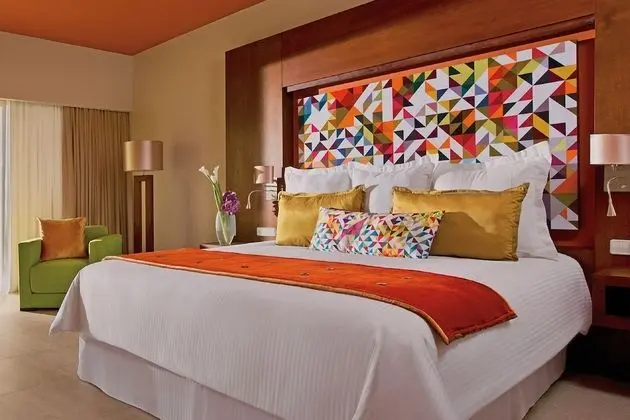 Xhale Club Junior Suite Tropical View King