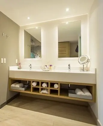Allure Junior Suite Ocean View King