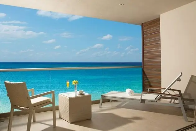 Xcelerate Junior Suite Ocean Front Double