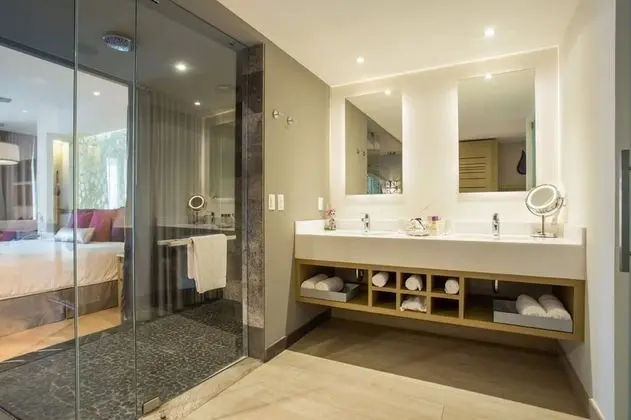 Xcelerate Junior Suite Ocean Front Double
