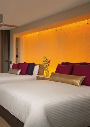 Xcelerate Junior Suite Swimout Tropical View Double