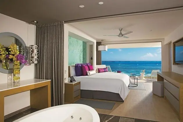 Xhale Club Master Suite Swim Out Ocean Front King