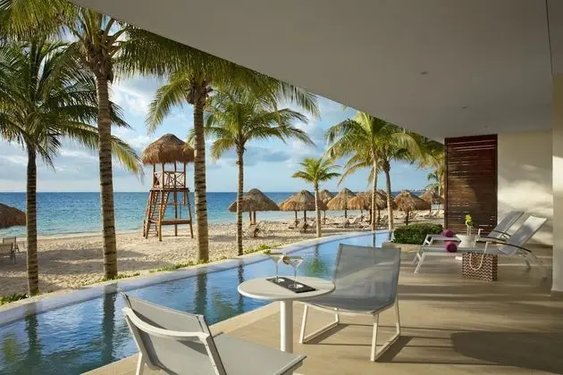 Xhale Club Master Suite Swim Out Ocean Front King