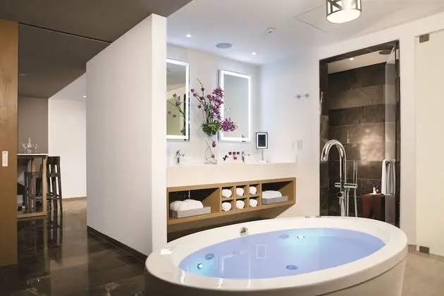 Xhale Club Master Suite Swim Out Ocean Front King