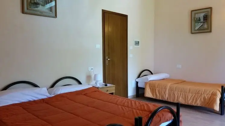 Üç Kişilik Oda