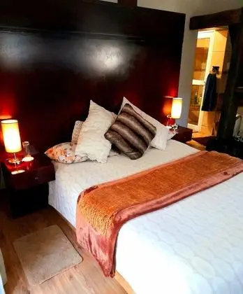 International / Couples Room