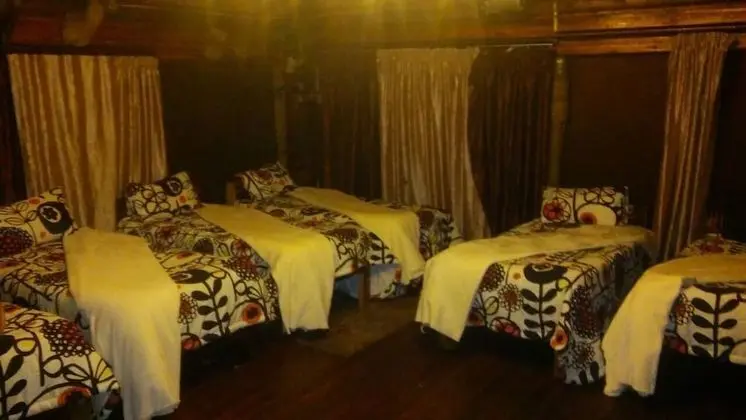 Room 8: Lapa Backpackers style (6 pax)
