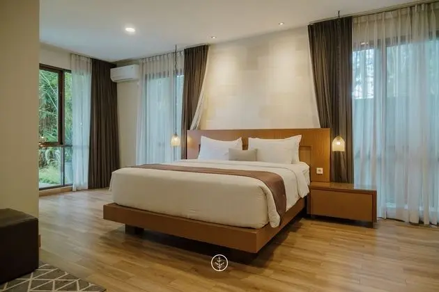 5 bedrooms villa pool